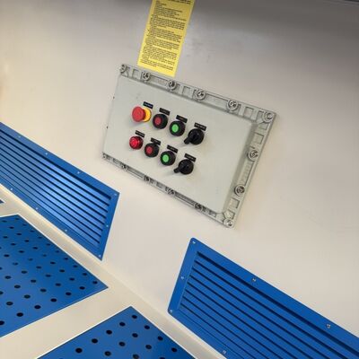 Industrieller Ablufttisch mit Impulsstrahlfilter zum Sammeln von Schweiß- und Schleifstaub